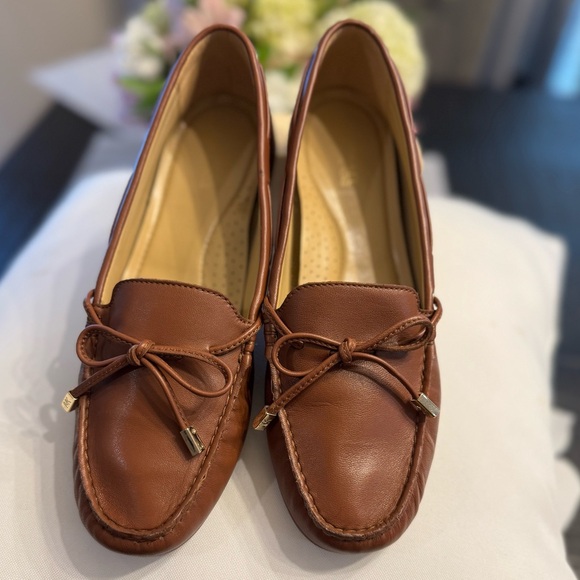 Elegant Michael Michael Kors Sutton Loafers Luggage Brown Women’s Size 8.5 - Picture 2 of 14